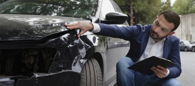 Post-Accident Protocol: When and How to Contact an Accident Lawyer